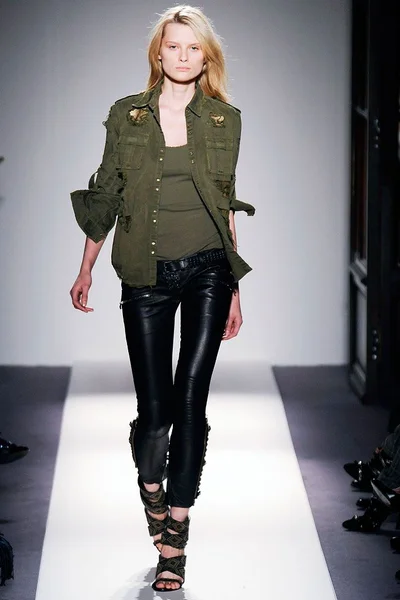 Look 30